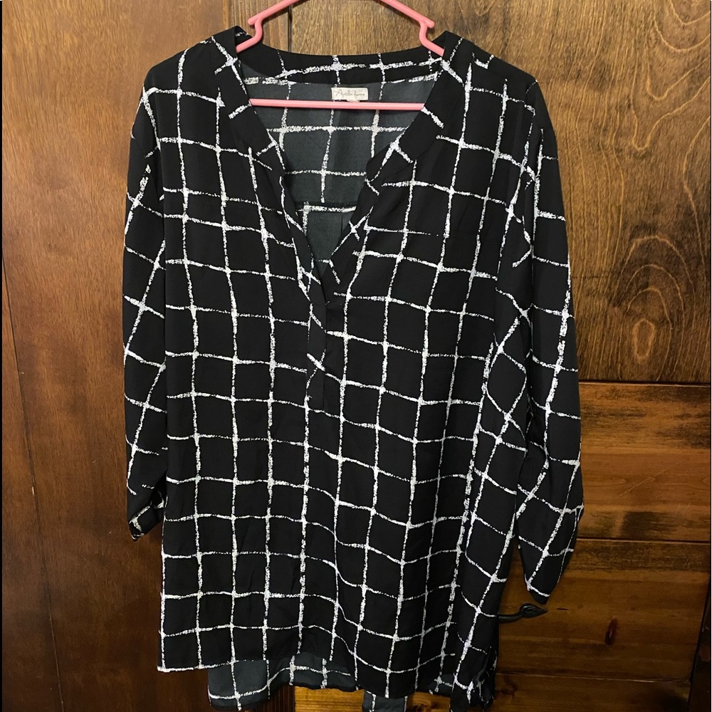 Cute black and white shirt. Lightweight material